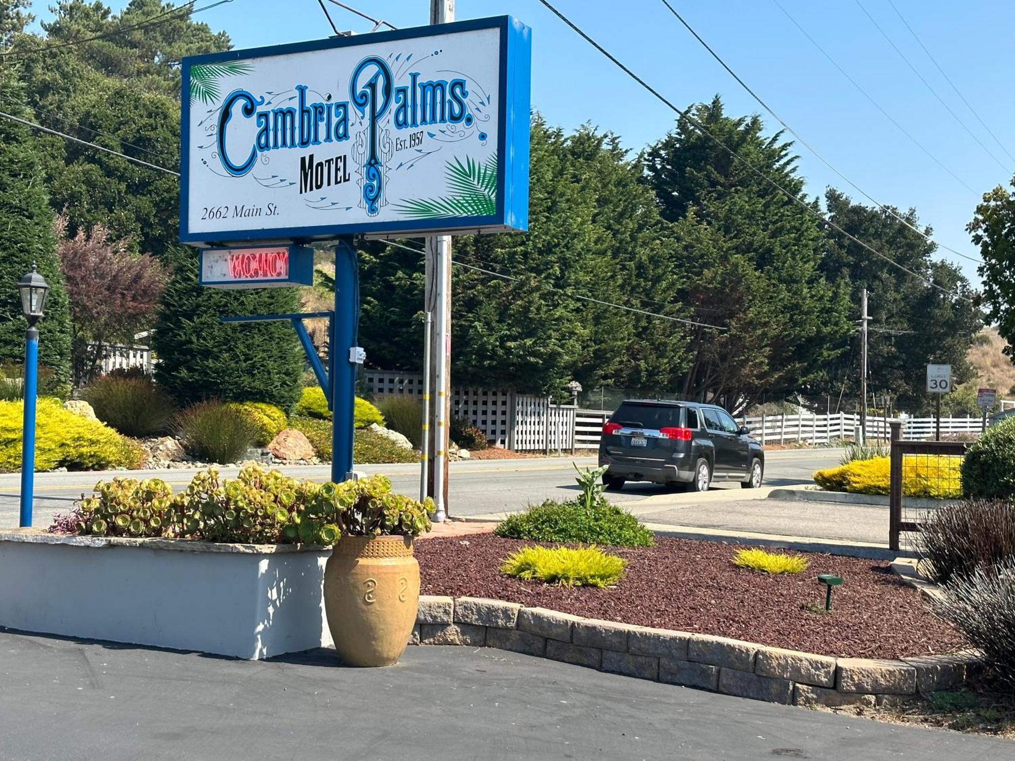カンブリア パームズ モーテル エクステリア 写真